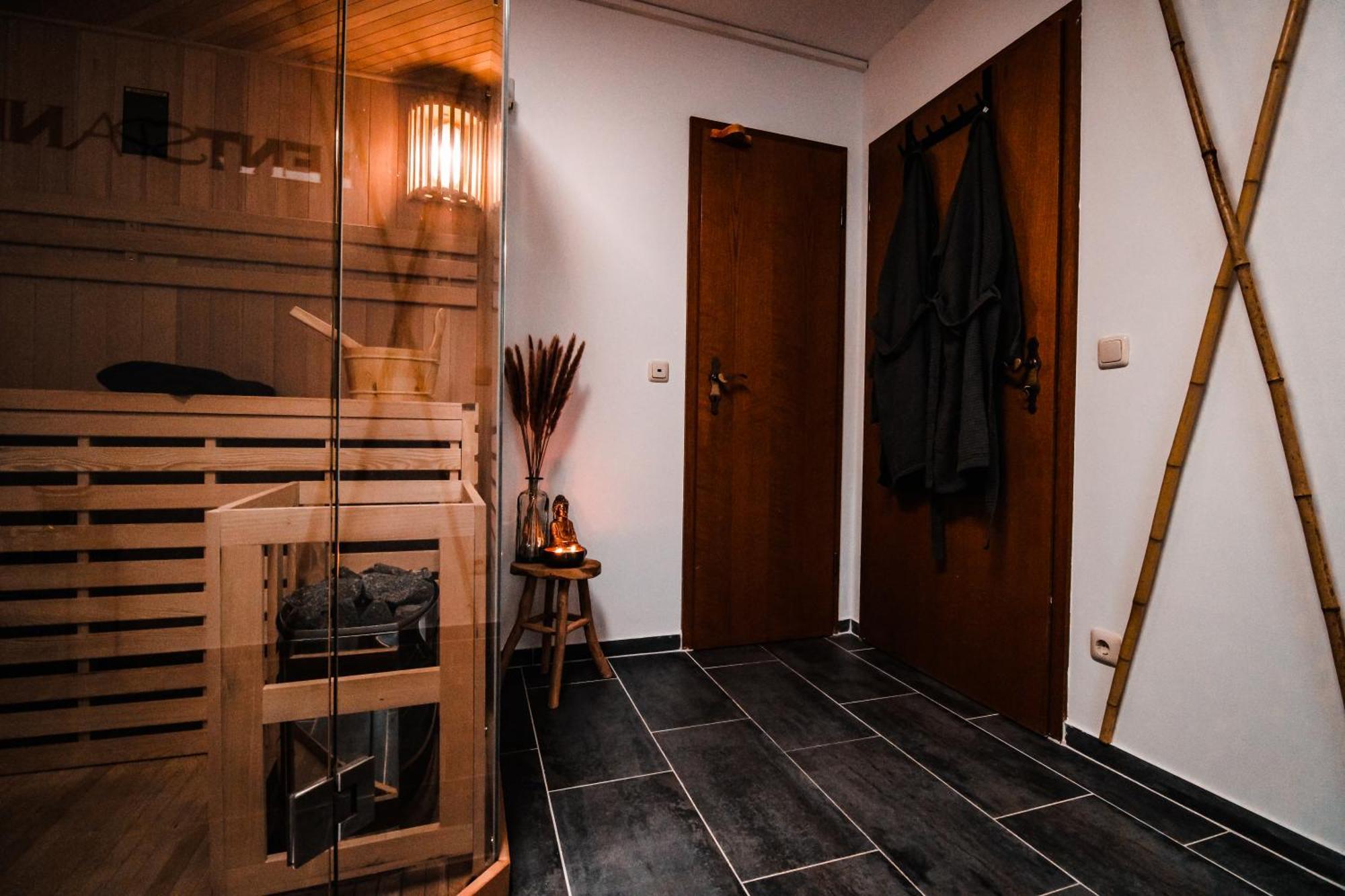 Stilvolle Wellness-Ferienwohnung In Neef Whirlpool, Sauna, Grill, Fitness, Billard & Moselblick Exterior photo