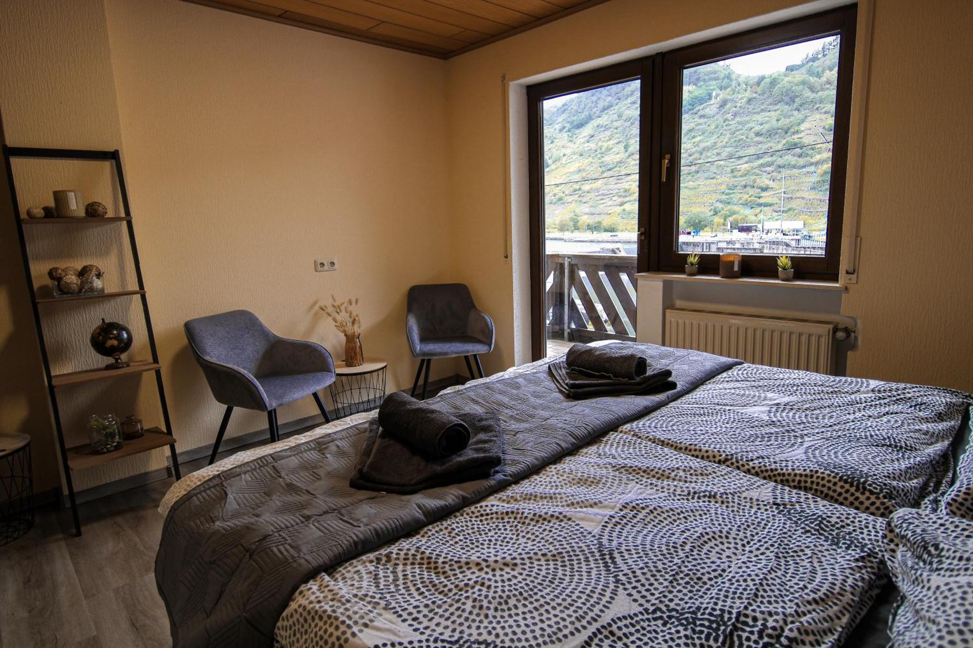 Stilvolle Wellness-Ferienwohnung In Neef Whirlpool, Sauna, Grill, Fitness, Billard & Moselblick Exterior photo