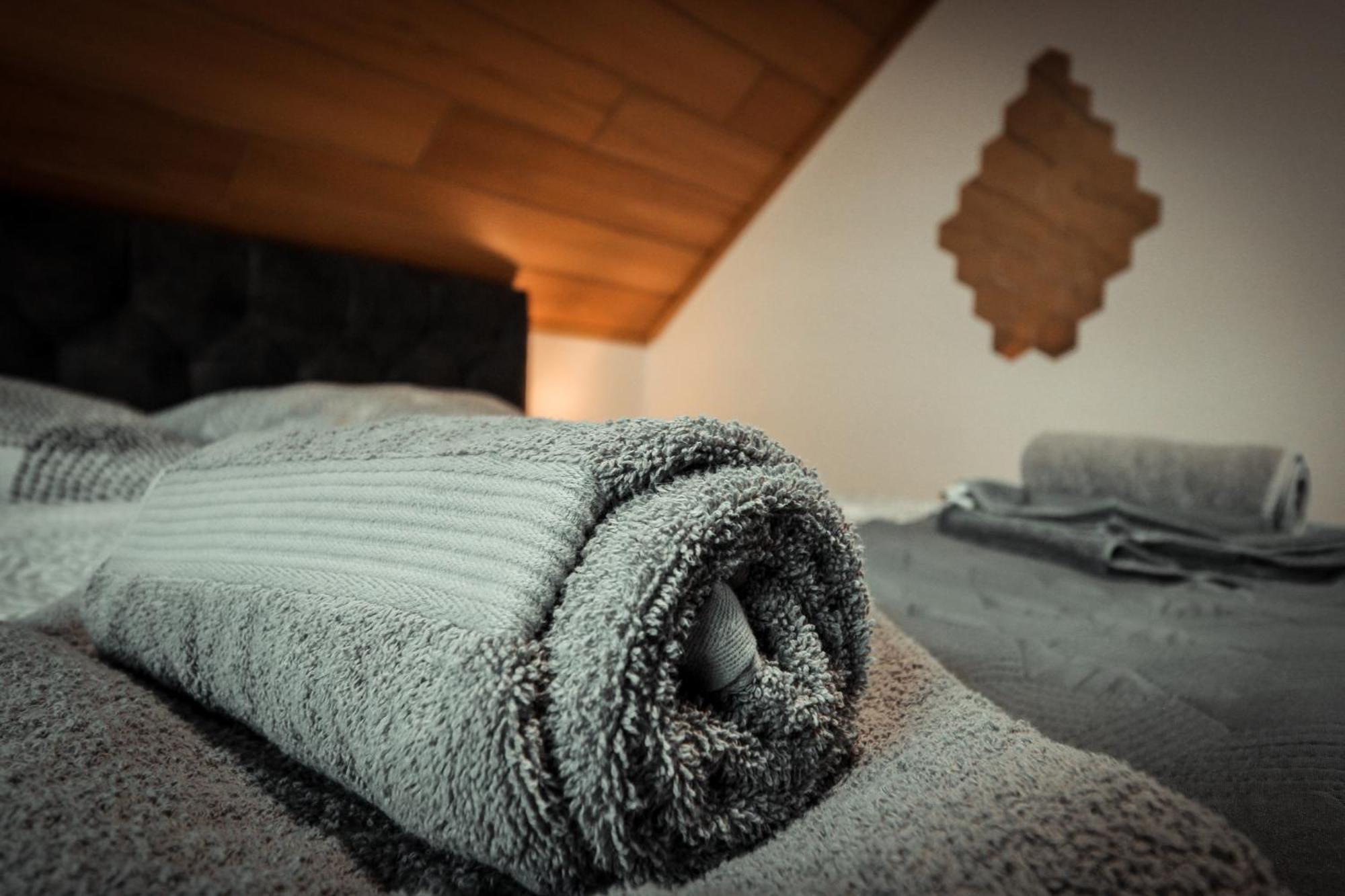 Stilvolle Wellness-Ferienwohnung In Neef Whirlpool, Sauna, Grill, Fitness, Billard & Moselblick Exterior photo